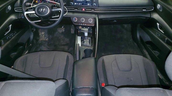 Hyundai Elantra  2022
