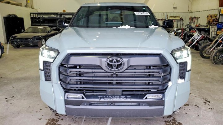 Toyota TUNDRA  2025