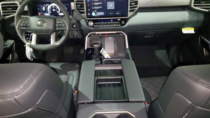 Toyota TUNDRA  2025