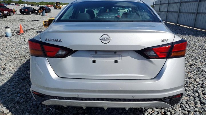 Nissan Altima  2024