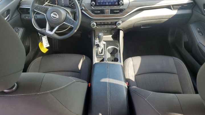 Nissan Altima  2024