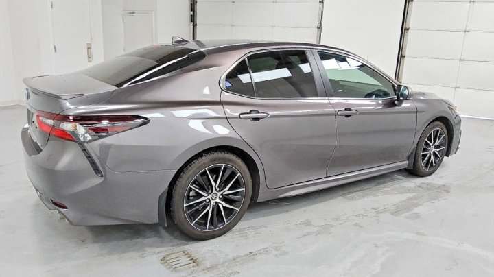 Toyota Camry  2023