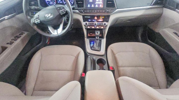 Hyundai Elantra  2020