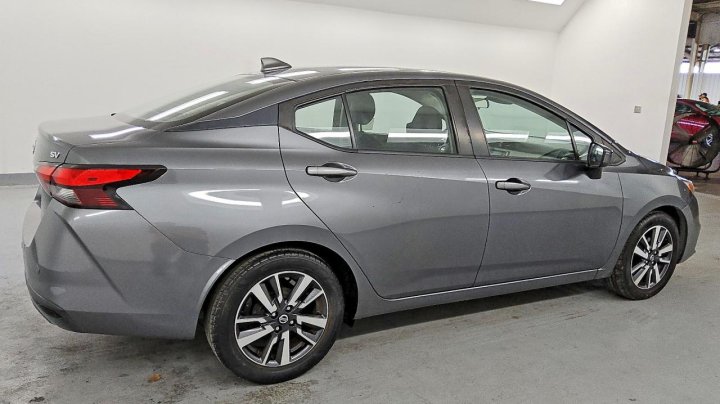 Nissan Versa  2021
