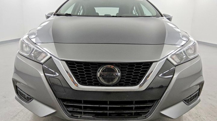 Nissan Versa  2021