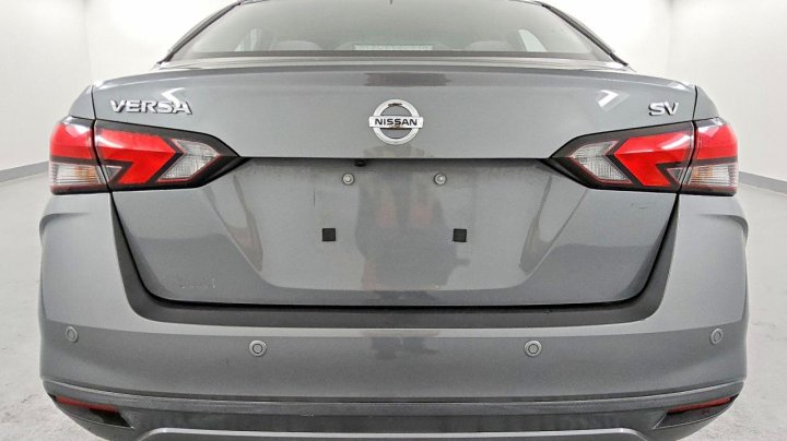 Nissan Versa  2021