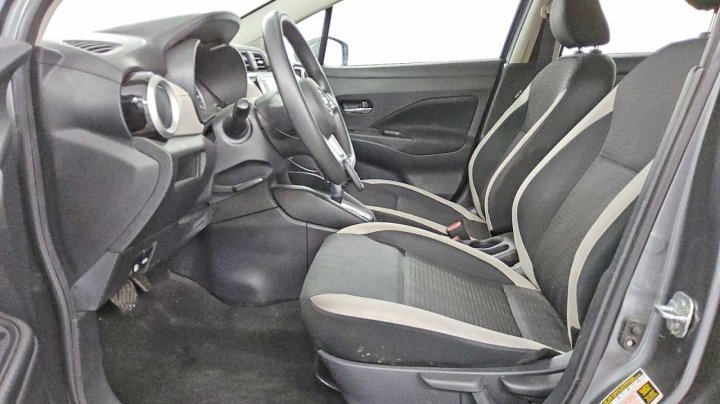 Nissan Versa  2021