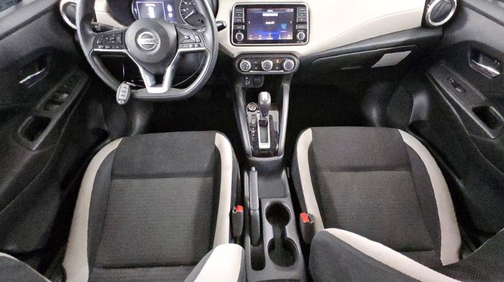 Nissan Versa  2021