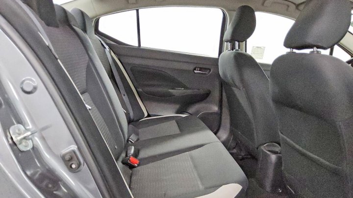 Nissan Versa  2021