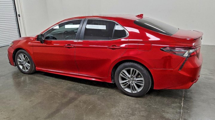 Toyota Camry  2021