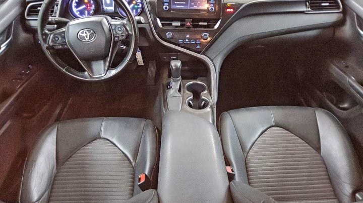 Toyota Camry  2021