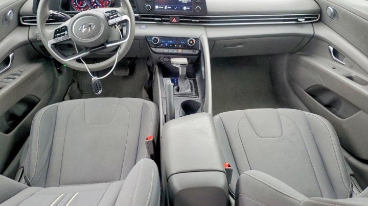 Hyundai Elantra  2023