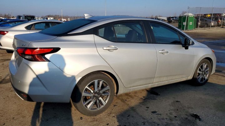 Nissan Versa  2023