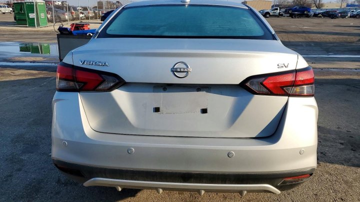 Nissan Versa  2023