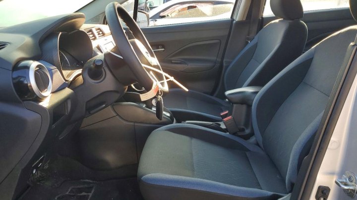 Nissan Versa  2023