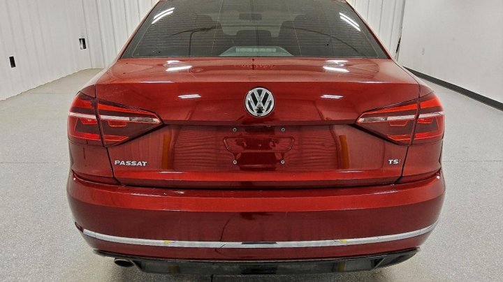 Volkswagen PASSAT  2018
