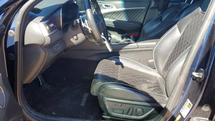 Genesis G70  2020