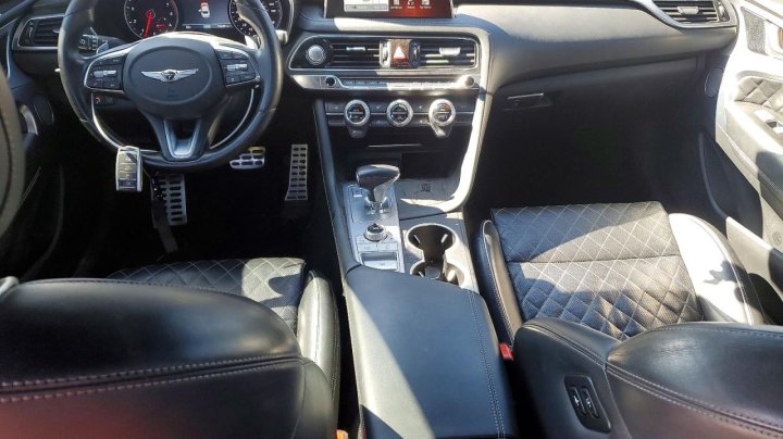 Genesis G70  2020