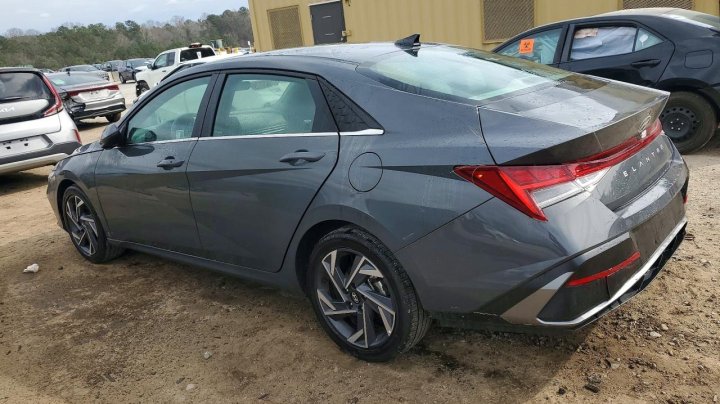 Hyundai Elantra  2025