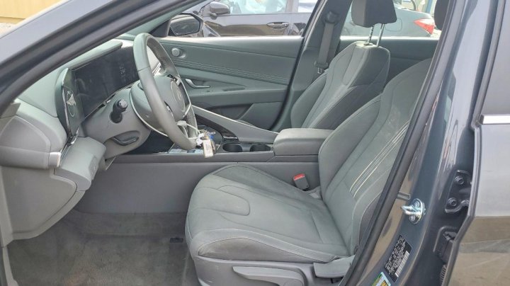 Hyundai Elantra  2025