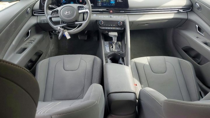 Hyundai Elantra  2025