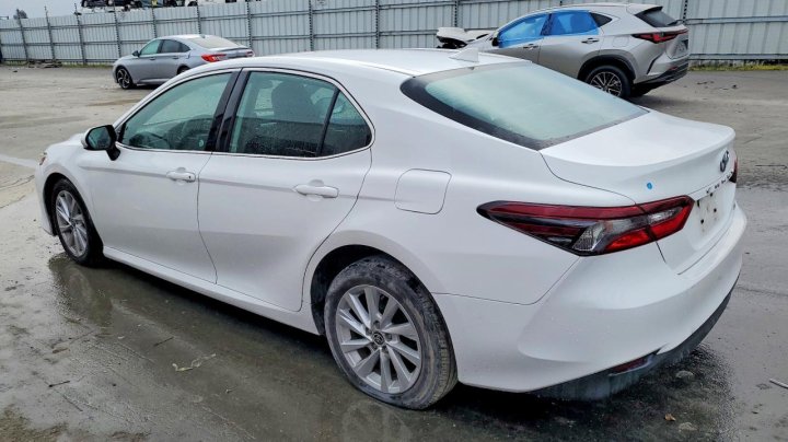 Toyota Camry  2021