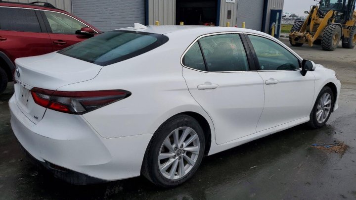 Toyota Camry  2021