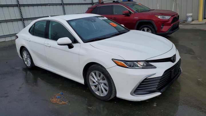 Toyota Camry  2021