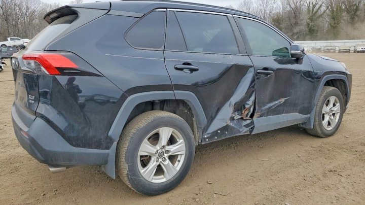 Toyota RAV4  2021