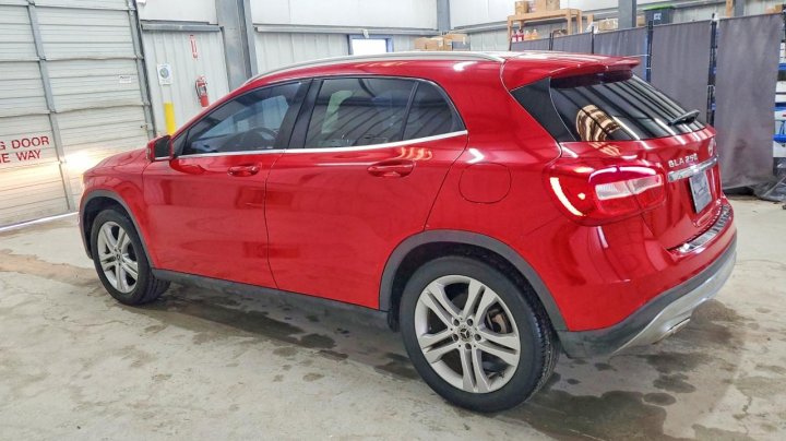 Mercedes-Benz GLA  2015