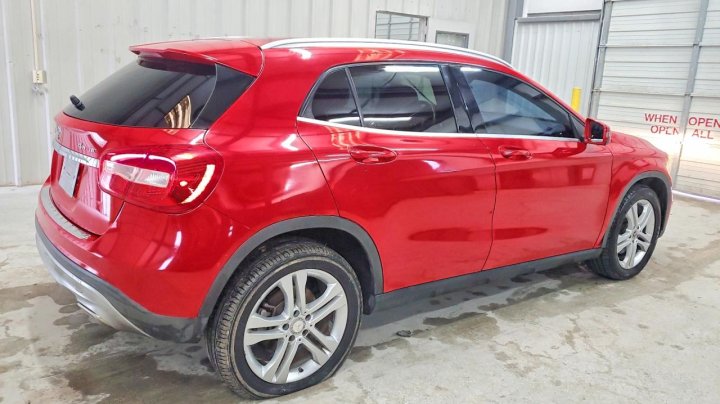 Mercedes-Benz GLA  2015