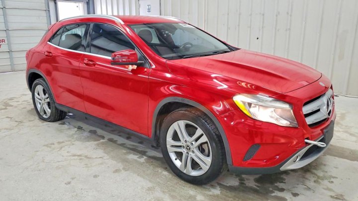 Mercedes-Benz GLA  2015