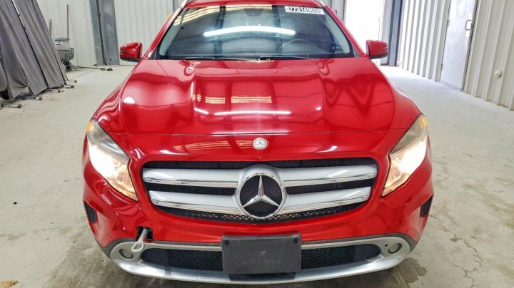 Mercedes-Benz GLA  2015