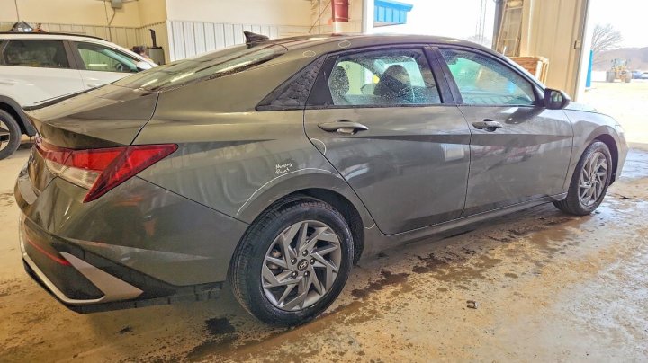 Hyundai Elantra  2024