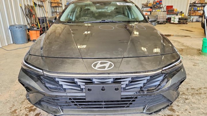 Hyundai Elantra  2024
