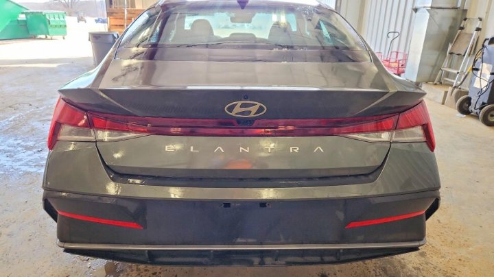Hyundai Elantra  2024