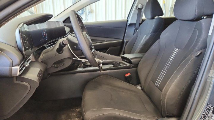 Hyundai Elantra  2024