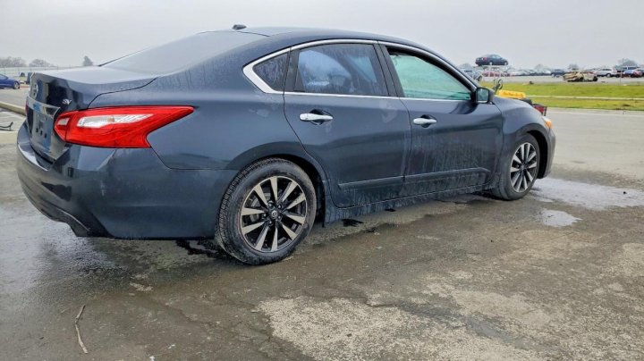 Nissan Altima  2016