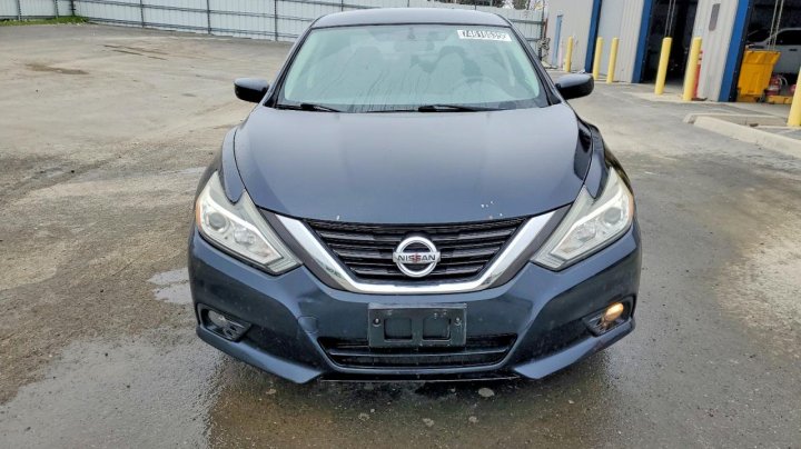 Nissan Altima  2016