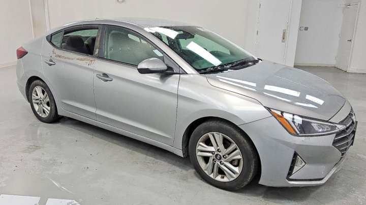 Hyundai Elantra  2020