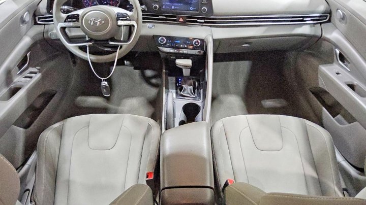 Hyundai Elantra  2023