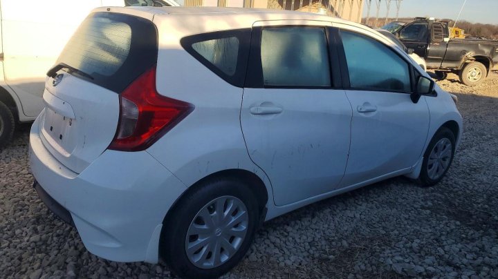 Nissan Versa  2018