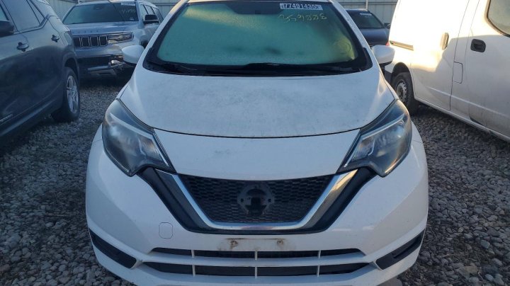 Nissan Versa  2018