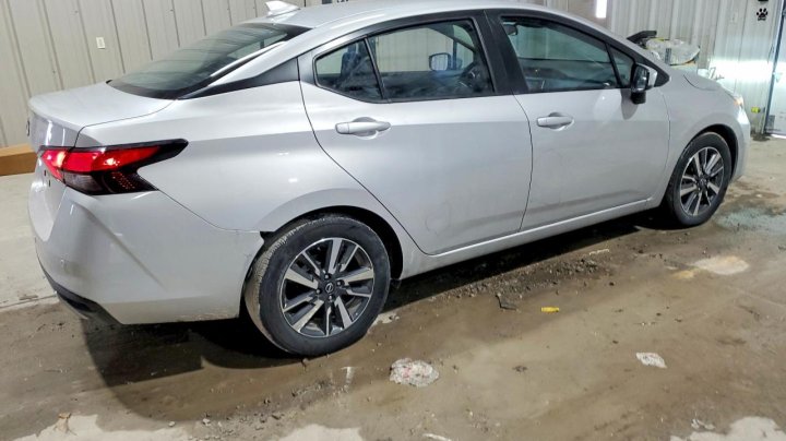 Nissan Versa  2025
