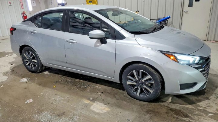 Nissan Versa  2025