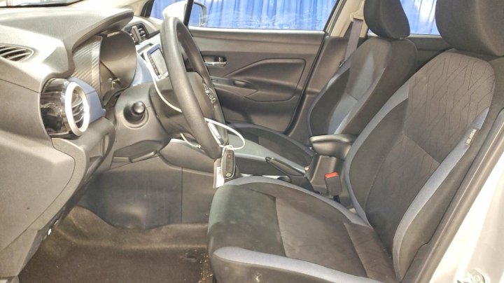 Nissan Versa  2025