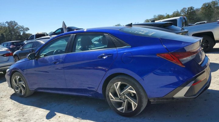 Hyundai Elantra  2025