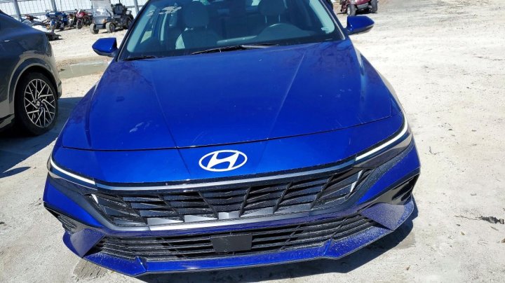 Hyundai Elantra  2025