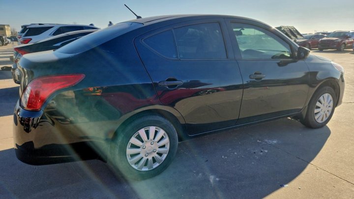 Nissan Versa  2016