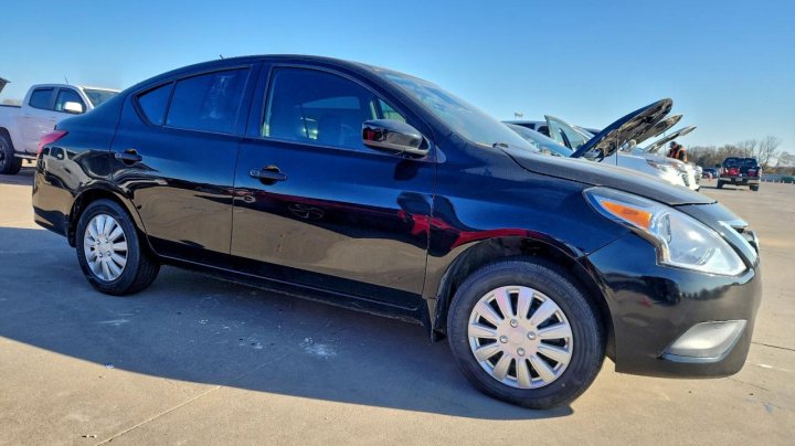 Nissan Versa  2016